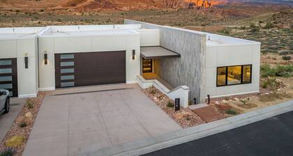 New Listing! Luxury Moab Retreat | Hot Tub + Epic Views