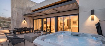 New Listing! Luxury Moab Retreat | Hot Tub + Epic Views