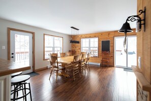 Unclassified image, 4 of 50, button - L'Exode au Ruisseau | 4season Spa | Lake | PoolTable | AC |In/Out Fireplace| BBQ (Saint-Adolphe-d'Howard)