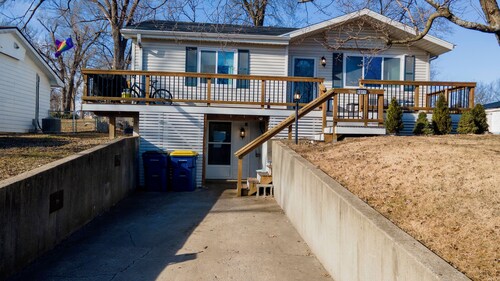 World Cup Basecamp between Lawrence and KC, 1-bedroom lower level apartment.