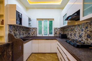 Villa Deluxe, balcón, vista al jardín | Cocina privada