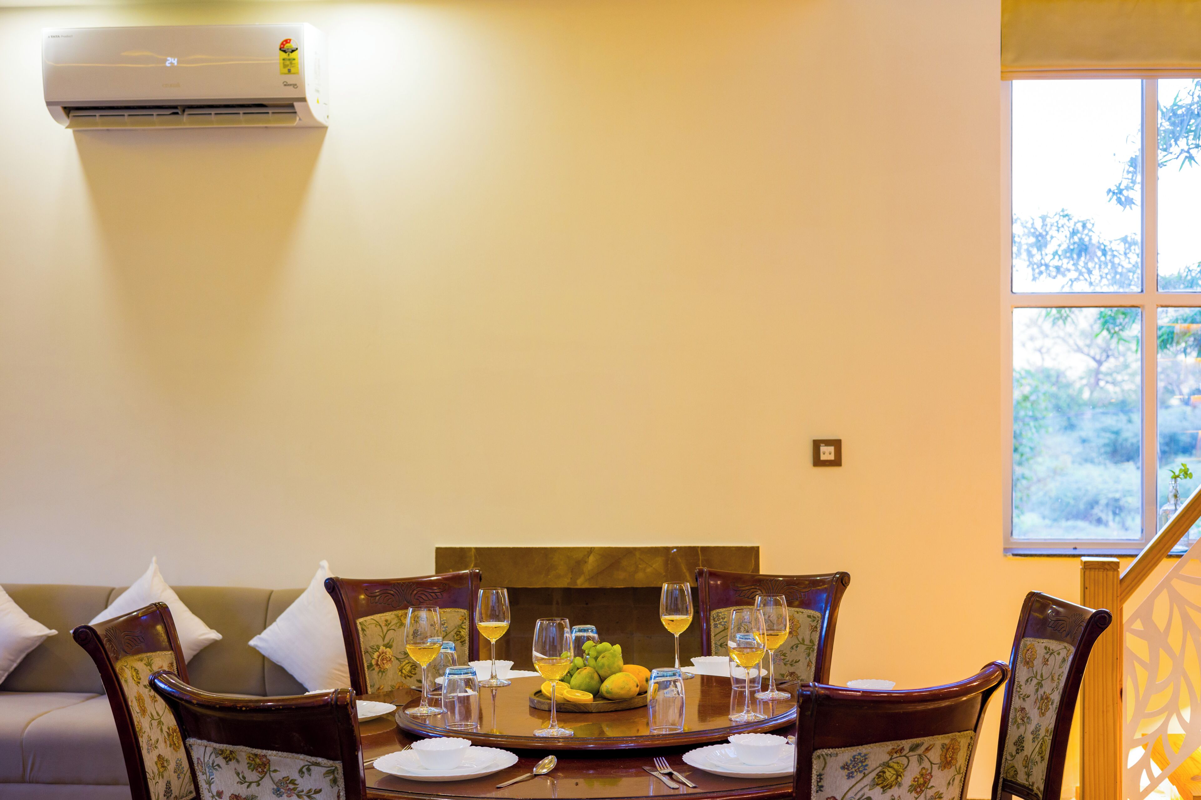 Deluxe Villa, Balcony, Garden View | Dining