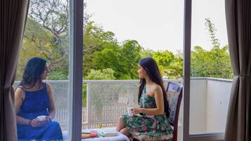 Deluxe villa, balkon, uitzicht op tuin | Interieur