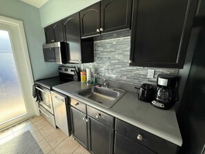 Private kitchen - Cozy Haven Oasis: Pool| Los Olas |Wilton Manors (Wilton Manors)