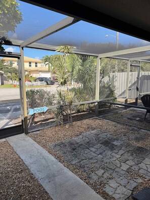 Property grounds - Cozy Haven Oasis: Pool| Los Olas |Wilton Manors (Wilton Manors)