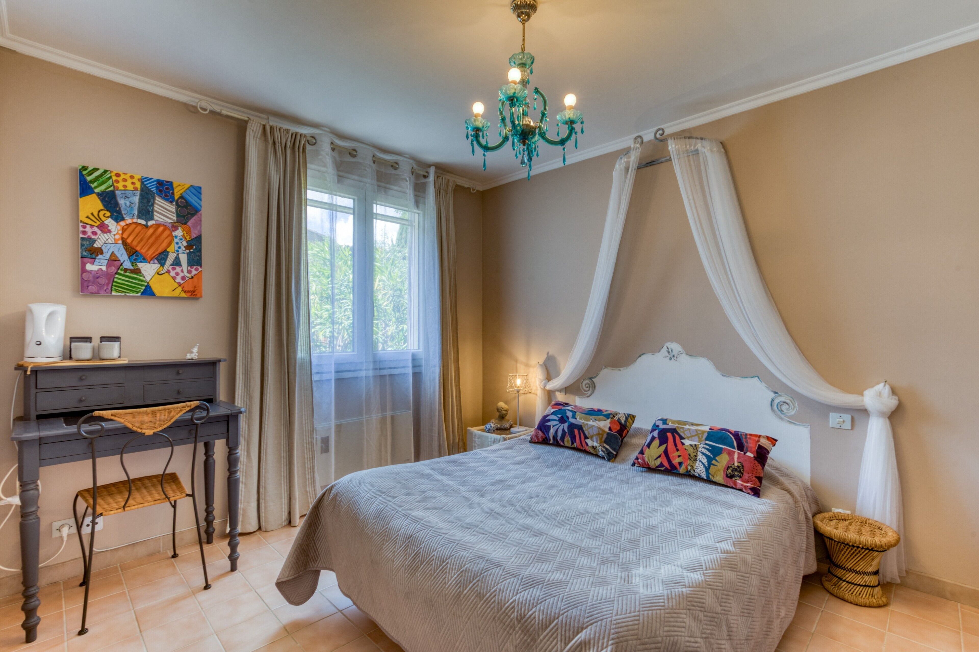 3 chambres, fer et planche à repasser, Wi-Fi, draps fournis