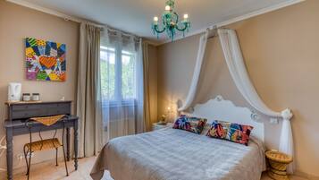 3 chambres, fer et planche à repasser, Wi-Fi, draps fournis