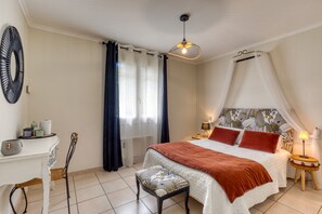 3 quartos, ferros/tábuas de passar roupa, Wi-Fi, roupa de cama