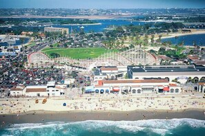 Beach nearby - Walk 2 Beach,Large Rooftop Deck W/Parking,Stunning (San Diego)
