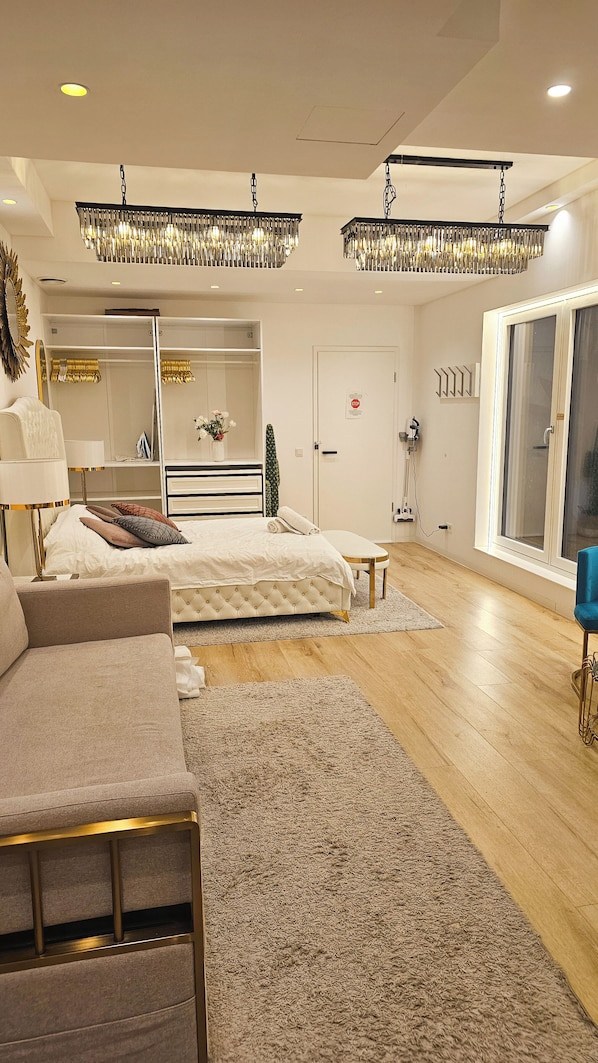 Unclassified image, 1 of 38, button - Neubau City Wohnung (Pool+Gym+Sauna extra buchbar) (München)