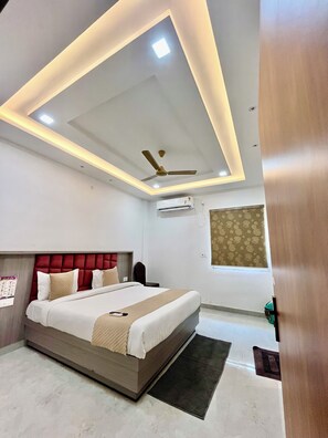 Deluxe Double Room, City View | Free WiFi - Hotel Girraj Stay Inn  (Mathura)