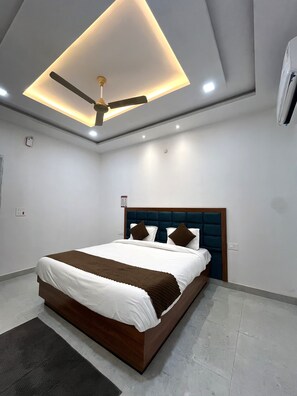 Deluxe Double Room, City View - Hotel Girraj Stay Inn  (Mathura)