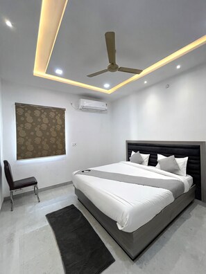 Deluxe Double Room, City View - Hotel Girraj Stay Inn  (Mathura)