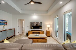 Smart TV - Villa Sunnyside Up- Your Peaceful Getaway in NW Cape Coral (Cape Coral)
