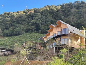 ห้องลักซ์ชัวรี่ดับเบิลสำหรับพักเดี่ยว, วิวภูเขา