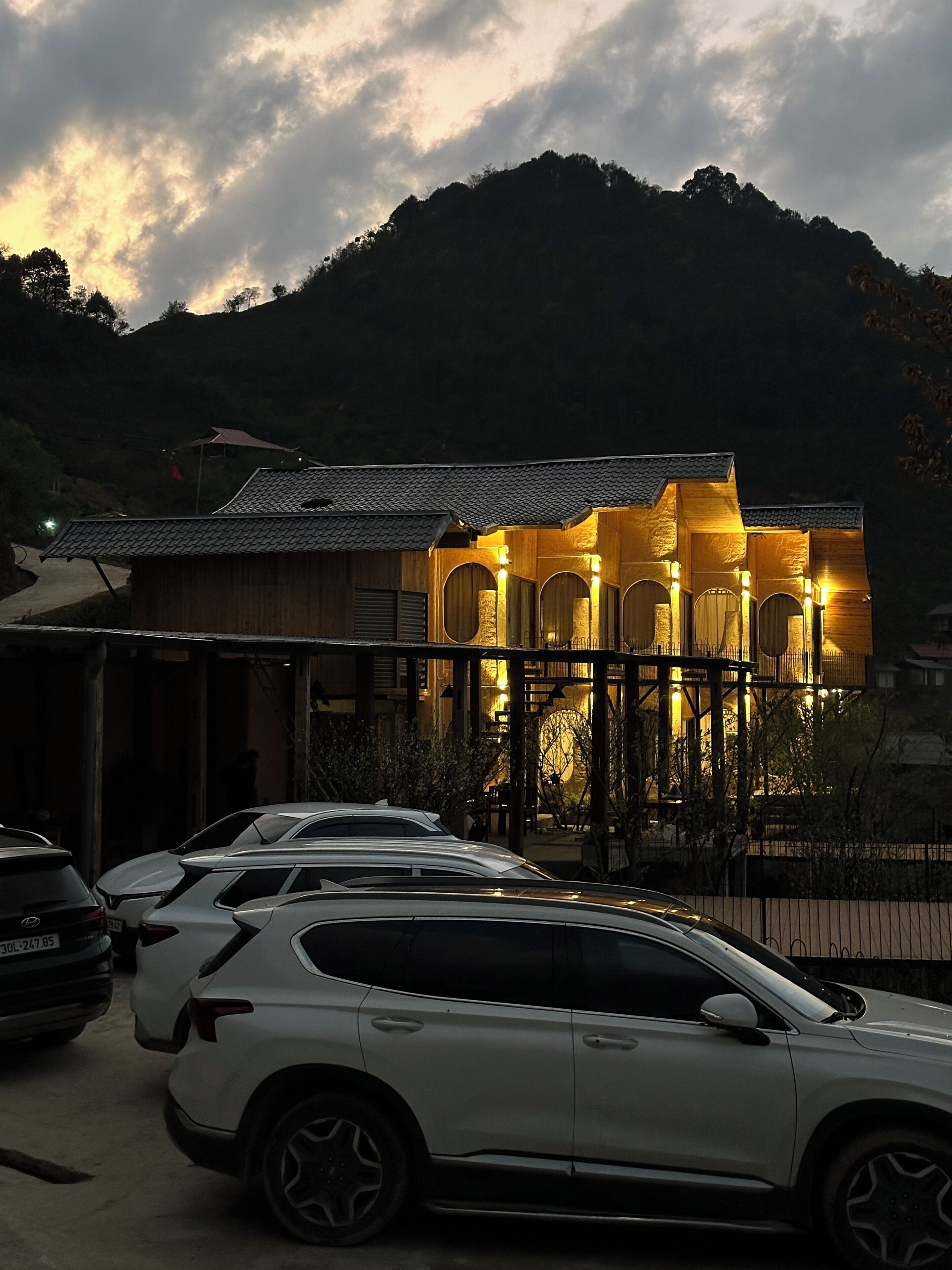 Luxe tweepersoonskamer, voor 1 persoon, uitzicht op bergen | Parkeerplaatsen