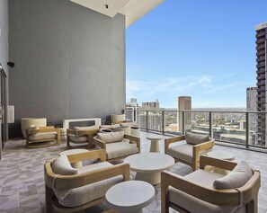 Property grounds - High-Rise Miami Condo w/ Skyline Views, Pool + Gym (Miami)