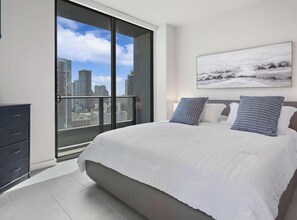 2 bedrooms, desk, iron/ironing board, travel cot - Downtown High-Rise 2BR w/ Pool + Balcony (Miami)