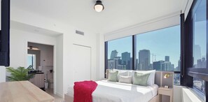 2 bedrooms, desk, iron/ironing board, travel cot - Stylish 2BR Condo | Pool, Gym & Skyline Views (Miami)