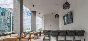Outdoor dining - Stylish 2BR Condo | Pool, Gym & Skyline Views (Miami)