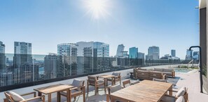 Outdoor dining - Stylish 2BR Condo | Pool, Gym & Skyline Views (Miami)