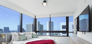2 bedrooms, desk, iron/ironing board, travel cot - Stylish 2BR Condo | Pool, Gym & Skyline Views (Miami)