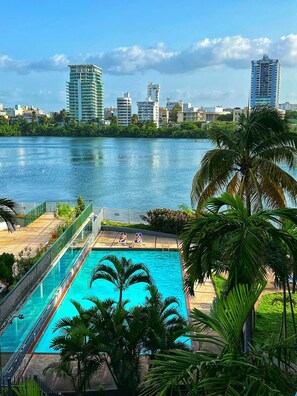 Pool - Prime Location! Clean Condo w Pool, Beach, Parking (San Juan)