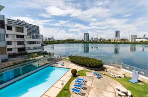 Pool - Prime Location! Clean Condo w Pool, Beach, Parking (San Juan)