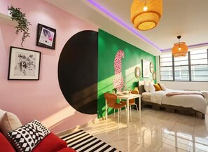 Room - Prime Location! Clean Condo w Pool, Beach, Parking (San Juan)