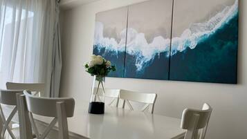 Chalet, 3 Bedrooms, Sea View | Dining