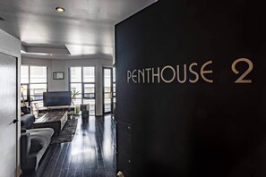 Lobby - Art Deco Penthouse Retreat | CBD Luxury oasis on 2 levels (Melbourne)