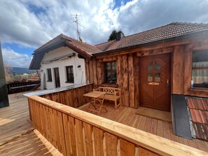 Outdoor dining - Apartment 'Fewo Edelweiss' with Private Sun Terrace and Wi-Fi (Breitenberg)