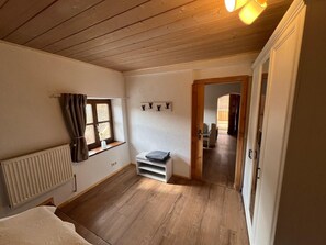 Room - Apartment 'Fewo Edelweiss' with Private Sun Terrace and Wi-Fi (Breitenberg)