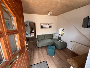 Living area - Apartment 'Fewo Edelweiss' with Private Sun Terrace and Wi-Fi (Breitenberg)