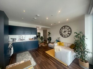 Living area - Modern high rise in Battersea with views and workspace by the park (London)