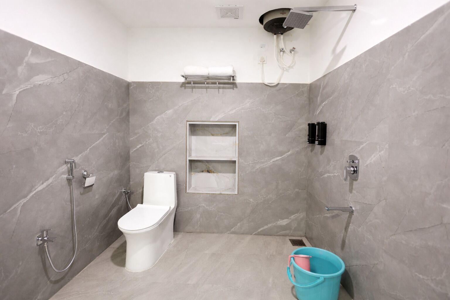 Deluxe Double Room, Balcony, City View | Bathroom