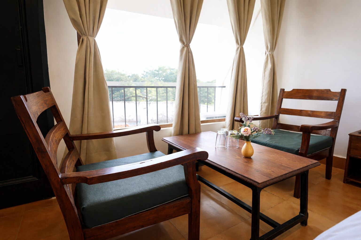 Deluxe Double Room, Balcony, City View | Dining