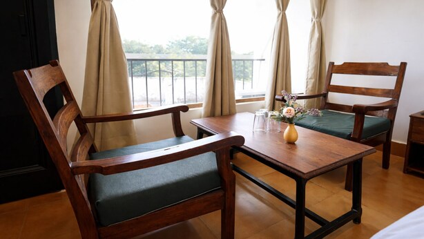 Phòng đôi Deluxe, ban công, quang cảnh thành phố | Khu ăn uống