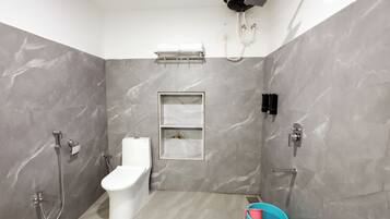 Deluxe tweepersoonskamer, balkon | Badkamer