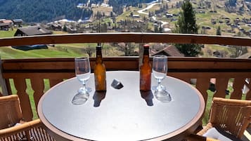 Superior-Doppelzimmer, Bergblick | Speisen im Freien