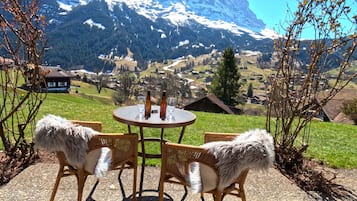 Habitació doble superior, balcó, vistes a la muntanya | Servei de restauració a l'aire lliure