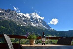 Outdoor dining - Hotel Cabana (Grindelwald)