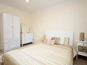 2 bedrooms, Internet
