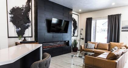 Casa Caswell *Modern, Downtown, Rooftop Patio*