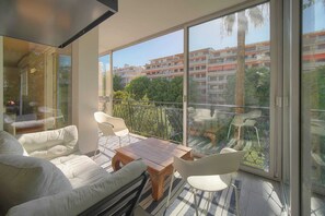 Interior - 2-bedroom apartment, terrace, center of Cannes (Cannes)