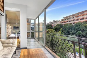 Property grounds - 2-bedroom apartment, terrace, center of Cannes (Cannes)