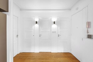 Interior - 2-bedroom apartment, terrace, center of Cannes (Cannes)