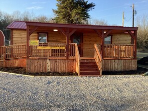 Exterior - Tranquil 1-bedroom country house perfect for a peaceful getaway (Russellville)