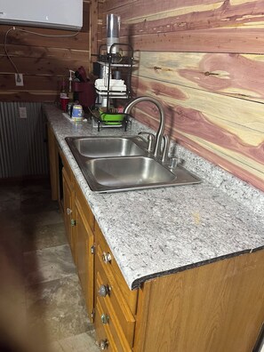 Private kitchen - Tranquil 1-bedroom country house perfect for a peaceful getaway (Russellville)