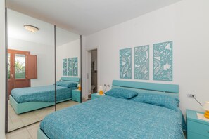 2 bedrooms, iron/ironing board, bed sheets - Apartment 'Villetta Giardino E Piscina' with Shared Pool, Shared Terrace and Air Conditioning (Loiri Porto San Paolo)